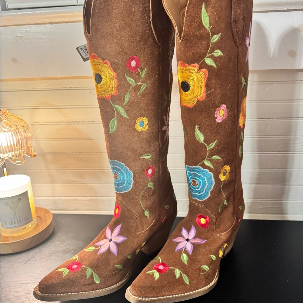 BNWT women’s dingo cowboy boots. Size is 9.5. - Picture 2 of 3